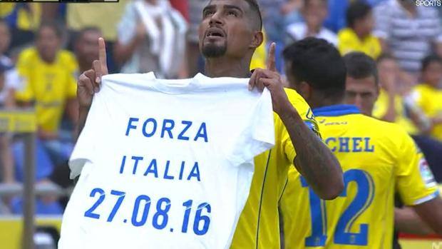 Boateng multato per una maglietta con dedica alle vittime del terremoto