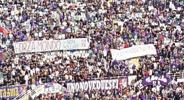 I tifosi della Fiorentina sostengono Mondonico “Non mollare!”