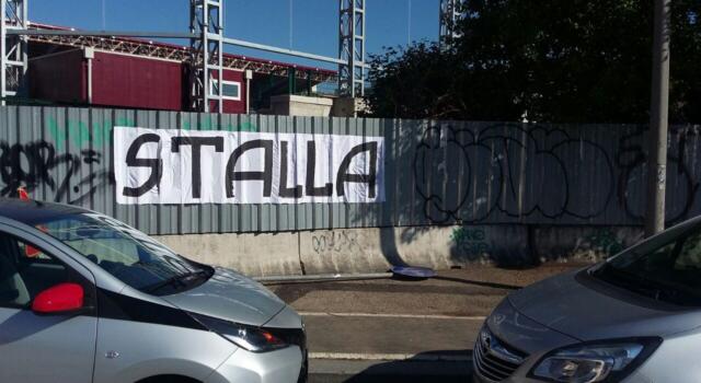 Derby Juventus-Torino, insulti al Filadelfia: compare lo striscione “Stalla”