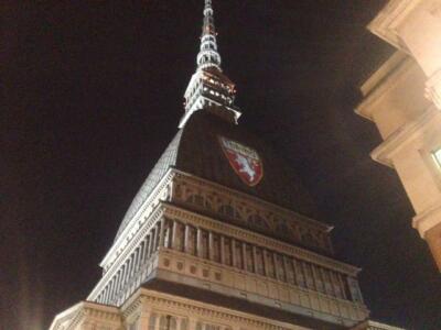 Grande Torino, la Mole si illumina con il simbolo del Toro