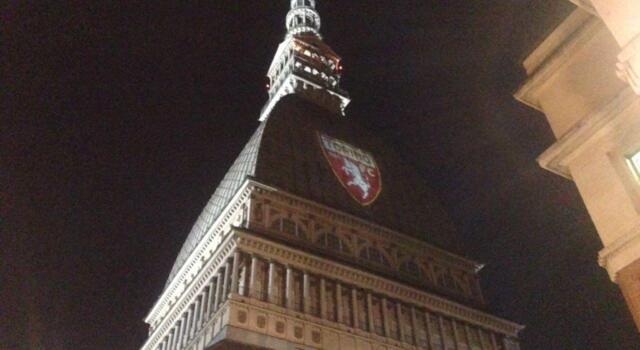 Grande Torino, la Mole si illumina con il simbolo del Toro