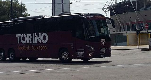 Torino, il pullman della squadra torna ad essere granata