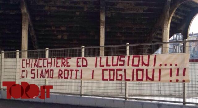 Torino, contestazione al Filadelfia: “Chiacchiere e illusioni, ci siamo rotti i c…”