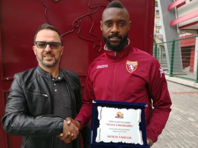 Toro Club “Sensa Cognission”: targa premio a Nkoulou