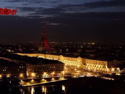 Mole Antonelliana tutta granata, l’omaggio della città al Grande Torino