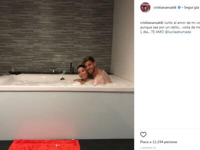 Ansaldi, un bagno “bollente” con la bella Lucila / FOTO