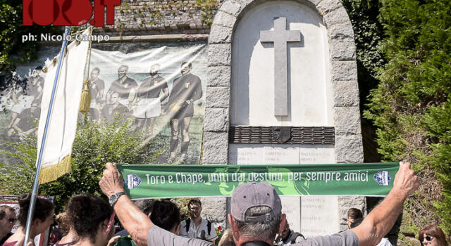 Fotogallery / Chapecoense a Superga: commozione per il Grande Torino