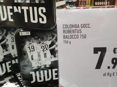 Scrive Rubentus su un cartello: dipendente di un supermercato rischia il posto