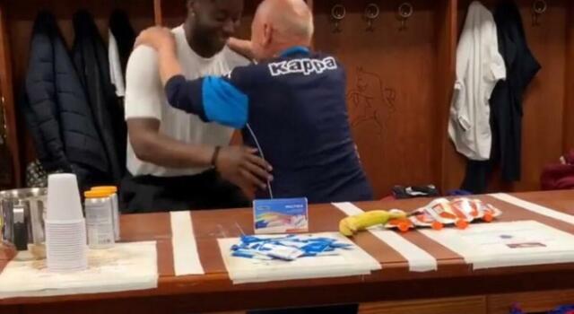 Tony Vigato e Meité improvvisano un balletto al Filadelfia – VIDEO