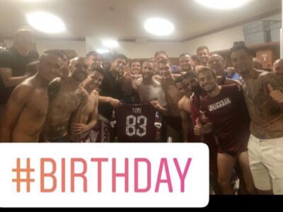 Il Toro fa festa a Tony Vigato: 83 candeline e maglia personalizzata