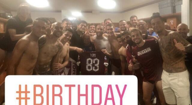Il Toro fa festa a Tony Vigato: 83 candeline e maglia personalizzata