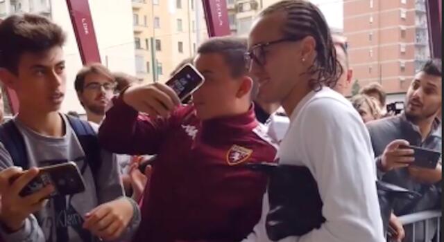 Toro, calore e affetto dai tifosi al Filadelfia: foto e autografi con i giocatori