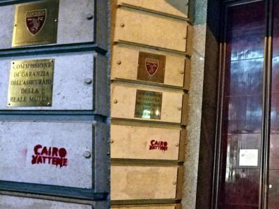 “Cairo vattene”, scritte sui muri della sede del Torino: la contestazione continua