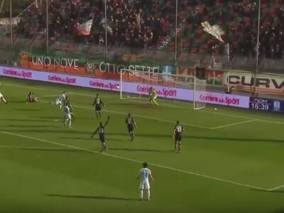 Venezia, gli ultras rinunciano al rimborso dell’abbonamento: “Soldi agli ospedali”