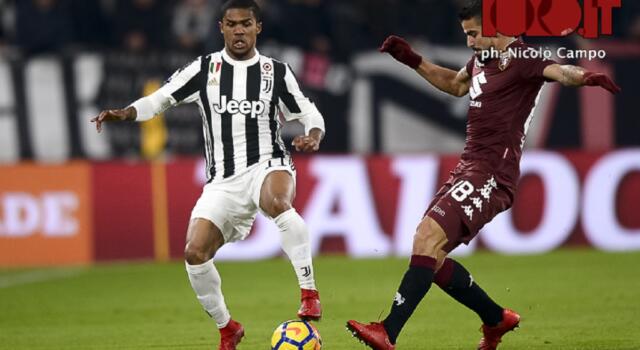 Juventus, anche Douglas Costa lascia l’isolamento: è volato in Brasile