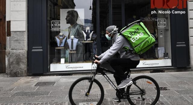 Nuovo decreto: l’elenco dei negozi e delle attività che restano aperti