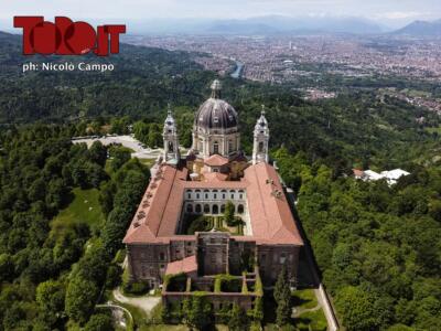 Giro d’Italia a Superga il 4 maggio, striscione di protesta: “Dal 5 in poi”