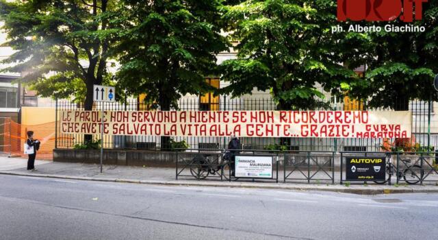 “Avete salvato la vita alla gente”: lo striscione dei tifosi del Toro al Mauriziano