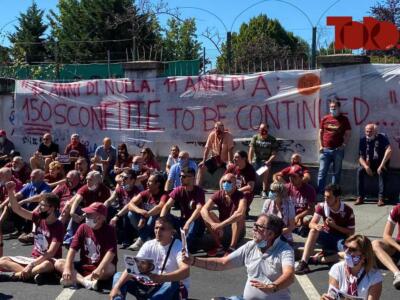 Toro, in 300 al flash mob contro Cairo: “Contestazione a oltranza”