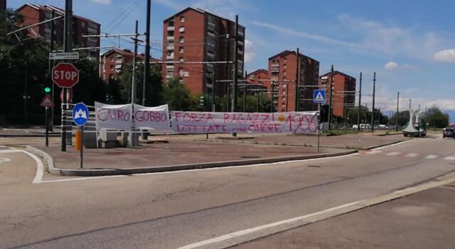 Striscione vicino all’Allianz: “Cairo Gobbo”. Ma i tifosi sono con la squadra