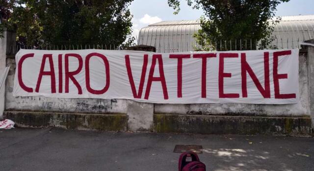 Torino, allo stadio il flash mob contro Cairo