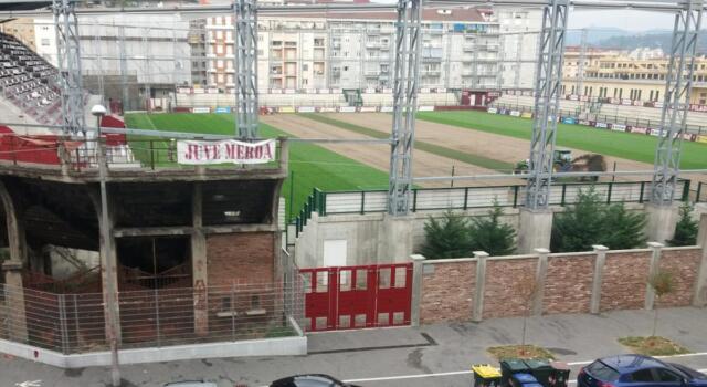 Toro, anche il prato del Filadelfia è da rifare: lavori in corso