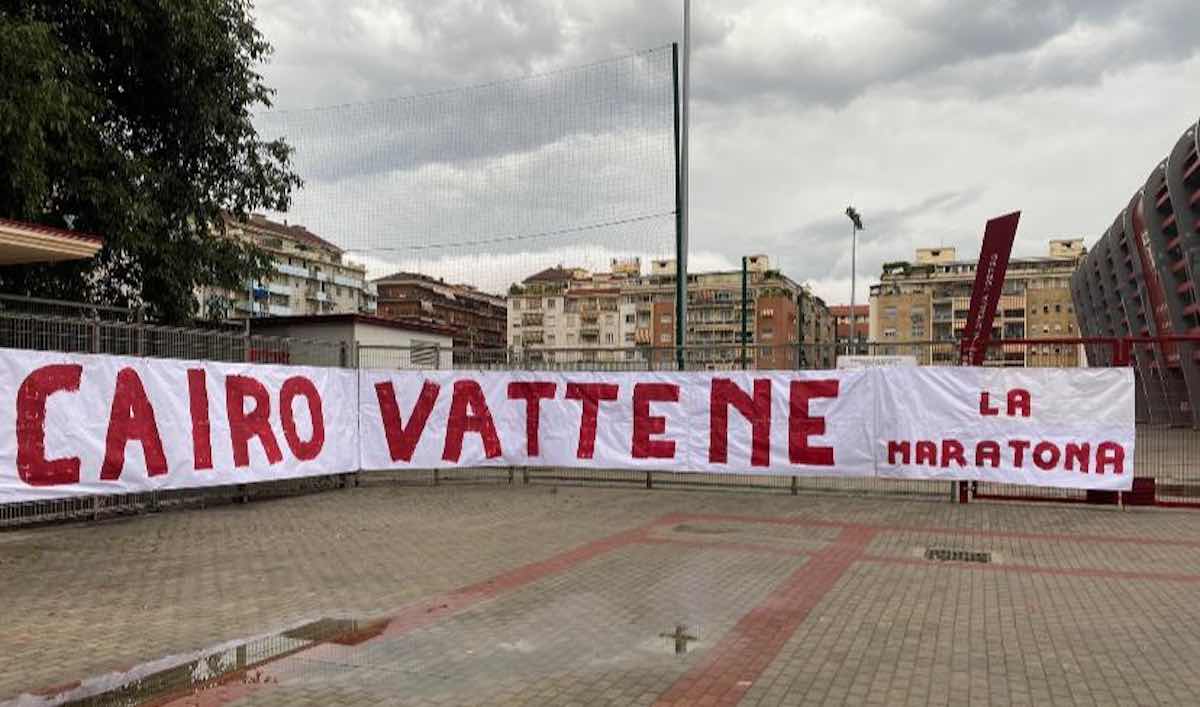 Striscione Cairo Vattene