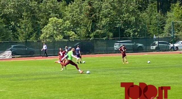 Milinkovic-Savic prova le punizioni: show a fine allenamento