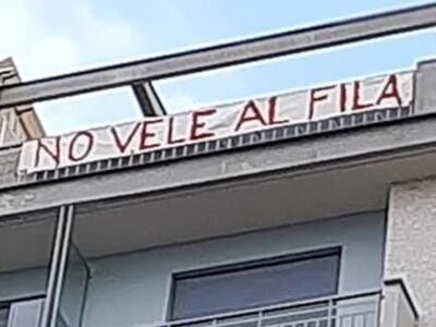 Filadelfia, la protesta dei residenti: striscioni sui balconi contro le vele