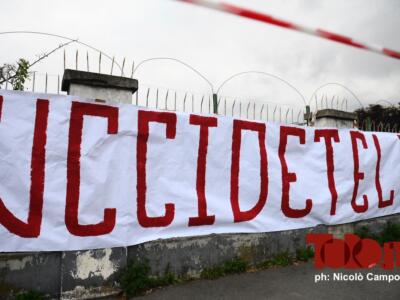 Toro, la carica dei tifosi prima del derby: in 200 fuori dallo stadio