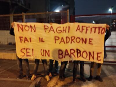 Striscioni contro Cairo al Fila: “Non paghi l’affitto e fai il padrone”