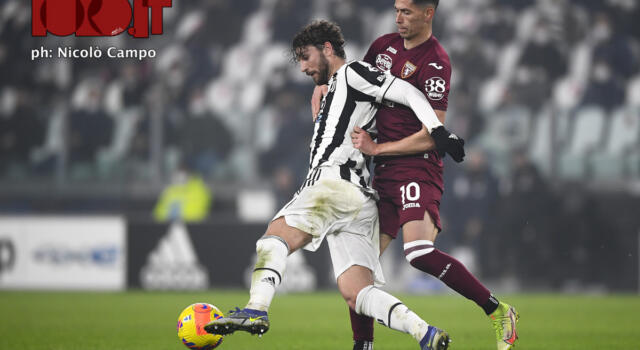 “Mercenari, per noi il derby è vita”: striscioni dei tifosi della Juve fuori dall’Allianz Stadium