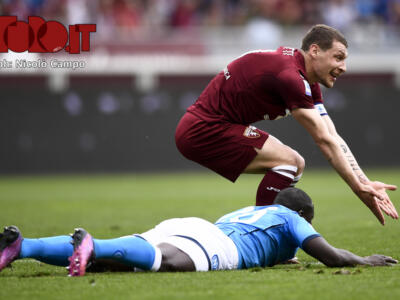 La moviola in diretta di Torino-Napoli: Izzo stende Mertens, c’è il rigore per gli azzurri