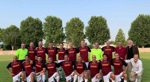 Vecchie glorie granata in campo a Chieri per un’amichevole