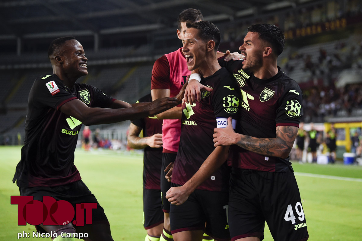 Sasa Lukic, Nemanja Radonjic e Demba Seck esultano in Torino-Palermo 3-0