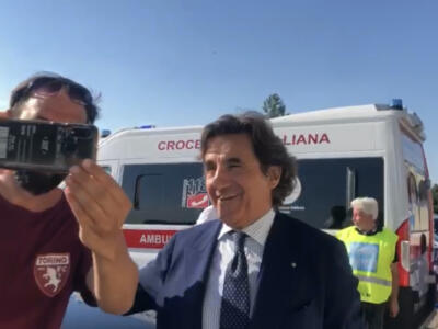 L’accoglienza a Cairo a Quattordio: il presidente tra selfie e sfottò dei tifosi