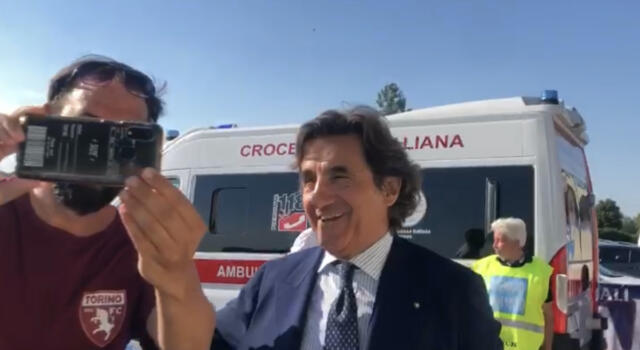 L’accoglienza a Cairo a Quattordio: il presidente tra selfie e sfottò dei tifosi