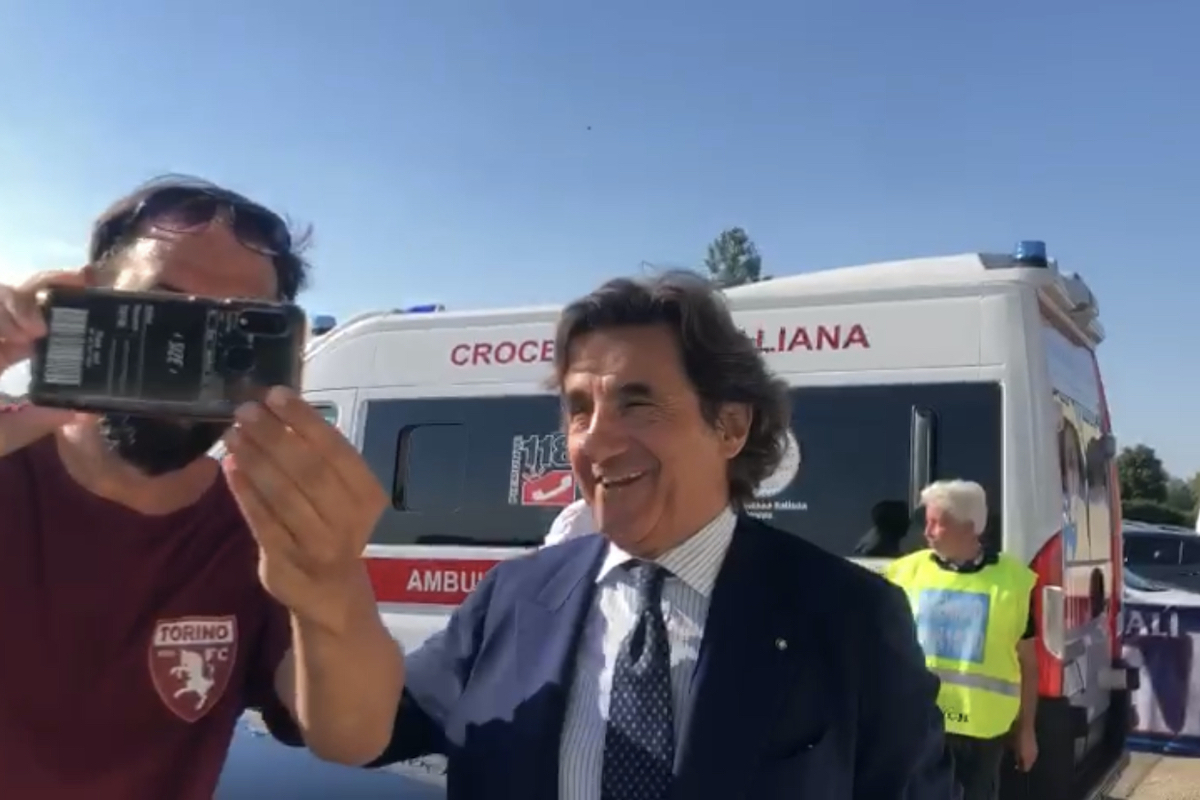 Cairo, selfie con un tifoso a Quattordio