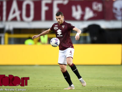 Fiorentina-Torino, Buongiorno in campo con i parastinchi “motivazionali”