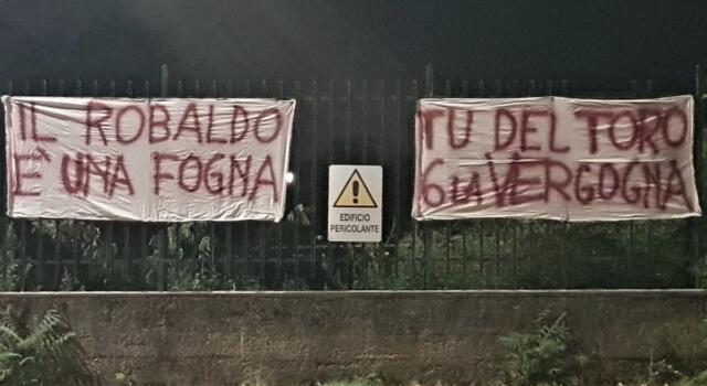 Contestazione al Robaldo: il centro sportivo tappezzato di striscioni contro Cairo