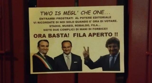 Fila chiuso, striscioni contro Cairo, Cirio e Lo Russo: “Vi ricordate di noi solo quando c’è da votare”
