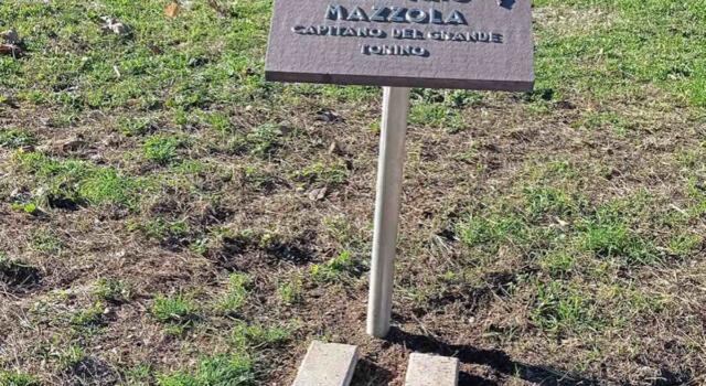 A Nichelino deturpata la targa dedicata a Valentino Mazzola