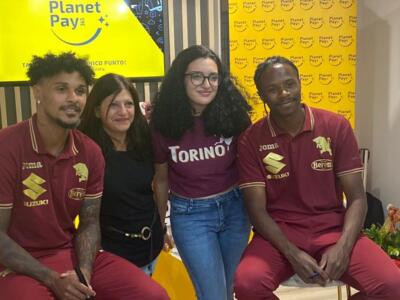 Quanto affetto per Lazaro e Tameze: foto e autografi allo store di PlanetPay365