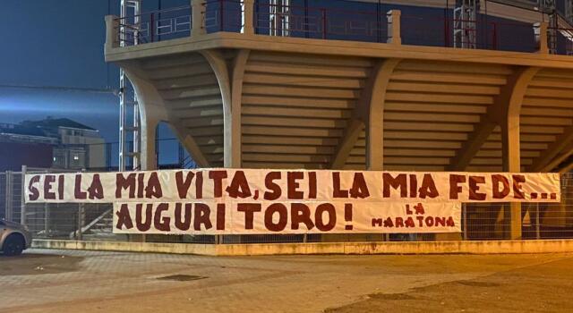 “Sei la mia vita”: lo striscione della Maratona al Fila