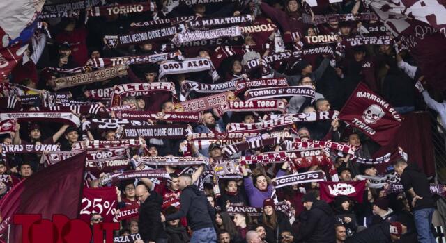 Filadelfia: giocatori sotto la curva a fine allenamento / VIDEO