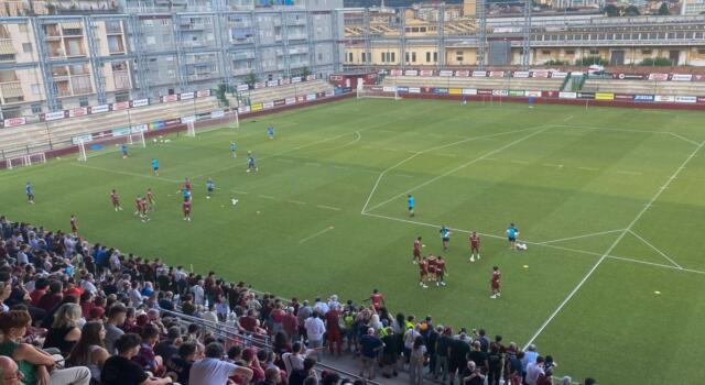 Applausi per Vanoli e la squadra all&#8217;ingresso in campo / VIDEO