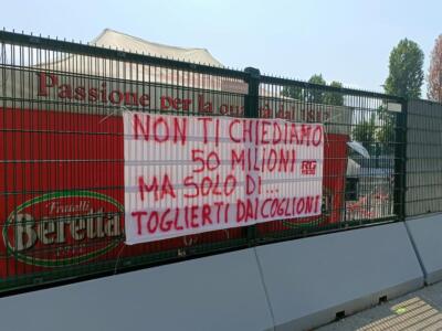 Striscioni contro Cairo allo stadio: “Te ne devi andare”