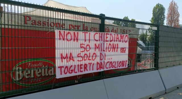 Striscioni contro Cairo allo stadio: “Te ne devi andare”