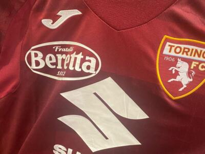 Torino in campo con la maglia speciale dedicata a Pizzul