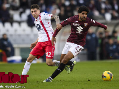 Torino, è un pari inutile: la squadra esce tra i fischi